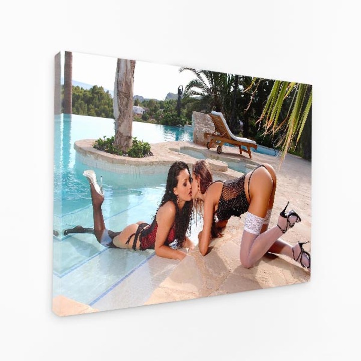 Комплект от три щампи на канава - Kissing Girls Poolside Lusty Moments - 150x100 cm
