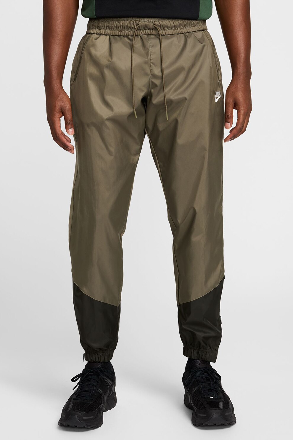 Nike, Pantaloni cu slituri cu fermoar la glezna Windrunner, Negru, Verde masliniu, 2XL