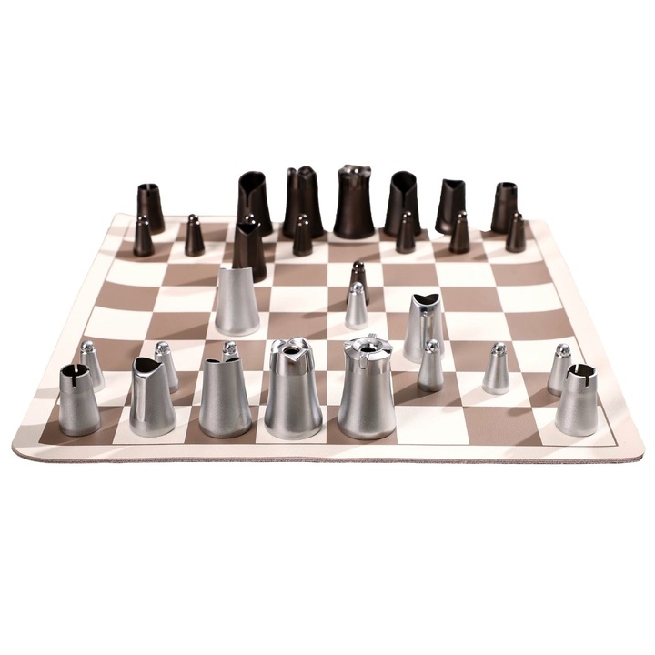 Joc de sah DesignNest, Original Crownes Chess, 32 piese stivuibile, 43 x 43 cm, baza din piele naturala, depozitare in etui, usor de transportat, design minimalist, maro