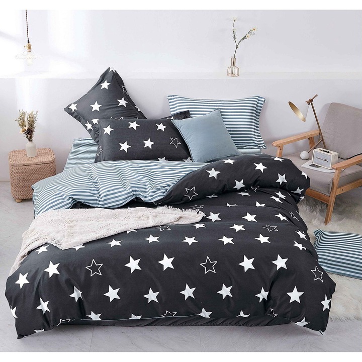 Set Lenjerie CHIRASO, pentru pat dublu, din Bumbac Satinat, 4 piese, Cearceaf de pat 240 x 250 cm, Cearceaf pilota 200 x 230 cm, 2 fete perna 55 x 75 cm, cu imprimeu stelute, negru-alb-albastru