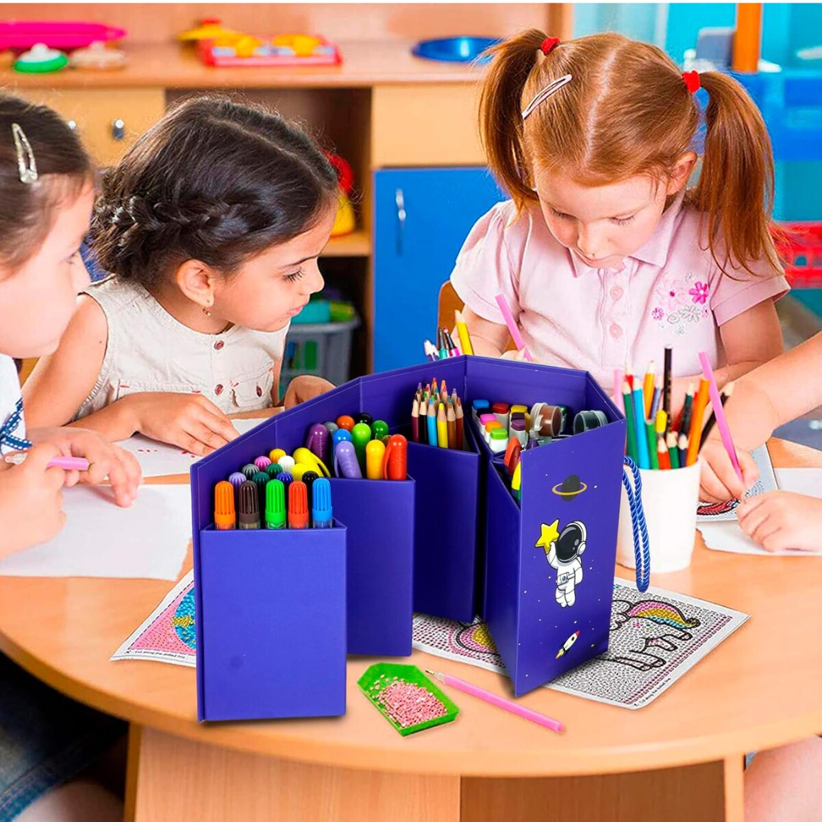 Set Creativ cu 93 de creioane colorate, carioci, markere, creta ...