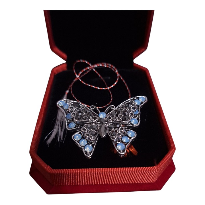Martisor nagy 3D csipke pillangós bross, türkiz, piros bársony dobozban 7*10cm masnival