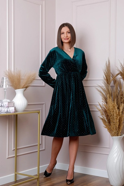 Рокля голям размер Eveline в зелено кадифе с кристали, One Size INTL