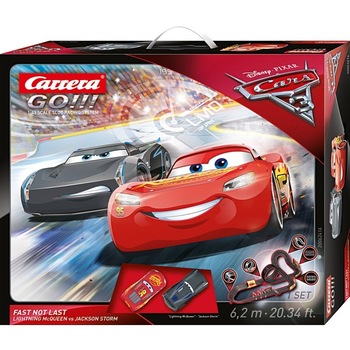 Set de joaca Carrera Disney Cars3 Pista si Masinute Fulger McQueen versus Jackson Storm, 6.2 metri Set de joaca Carrera Disney Cars3 Pista si Masinute Fulger McQueen versus Jackson Storm, 6.2 metri