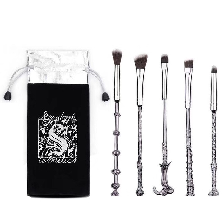 Set 5 Pensule Machiaj, SINBINTA, Cu gentuta depozitare, Sceptrul lui Harry Potter maner, Peri subtiri si moi la atingere, Ergonomic, Usor de curatat si aplicare, Pentru corector si amestecare, Par sintetic, Argintiu