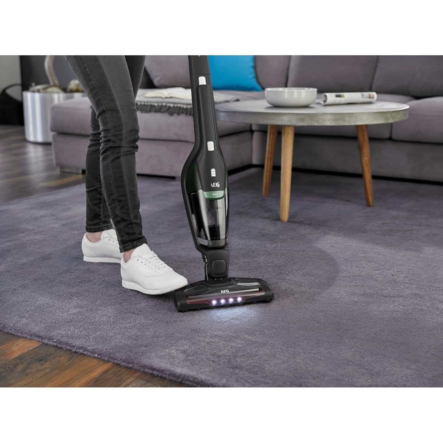 Aspirator Vertical Fara Fir, AEG CX7-2-45MO Duza cu LED