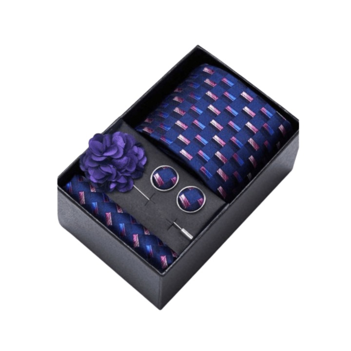 Set Cravata, Batista, Butoni si Element decorativ, Culoare Albastru cu Mov, Model Geometric Texturat, 145 x 7.5 cm, Cutie