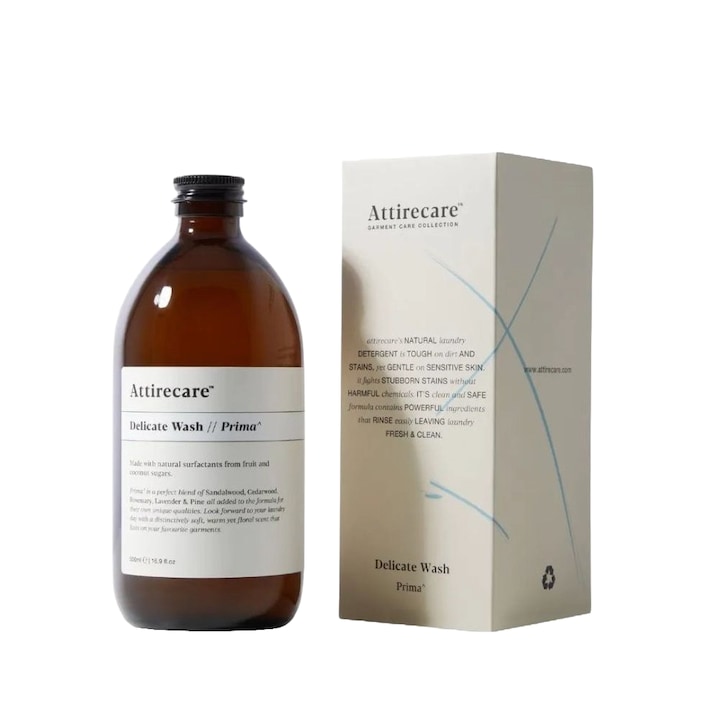 Attirecare univerzális természetes mosószer, Delicate Wash Prima, hatékonyan eltávolítja a foltokat, szantálfa, rozmaring és levendula illatát, bőrbarát formula, biológiailag lebomlik, nem irritál, kíméli a ruháit, kézi/automatikus mosás, 500 ml