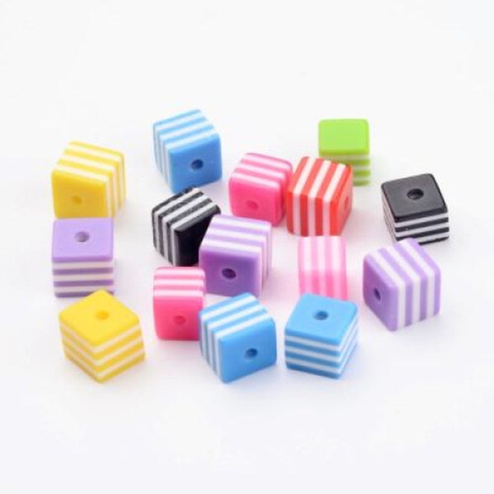 Set 50 buc Margele cub cu dungi rasina 8x8mm multicolore pentru artizanat furnituri handmade ateliere creative insirat pe ata multicolore colorate patrate