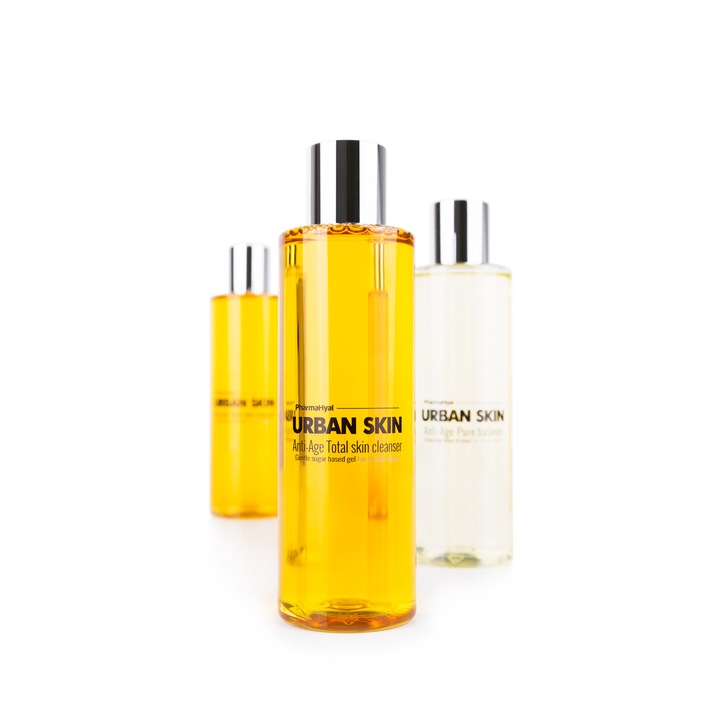 Измиващ гел на захарна основа PharmaHyal Anti - Age Total Skin Cleanser , 200 ml.