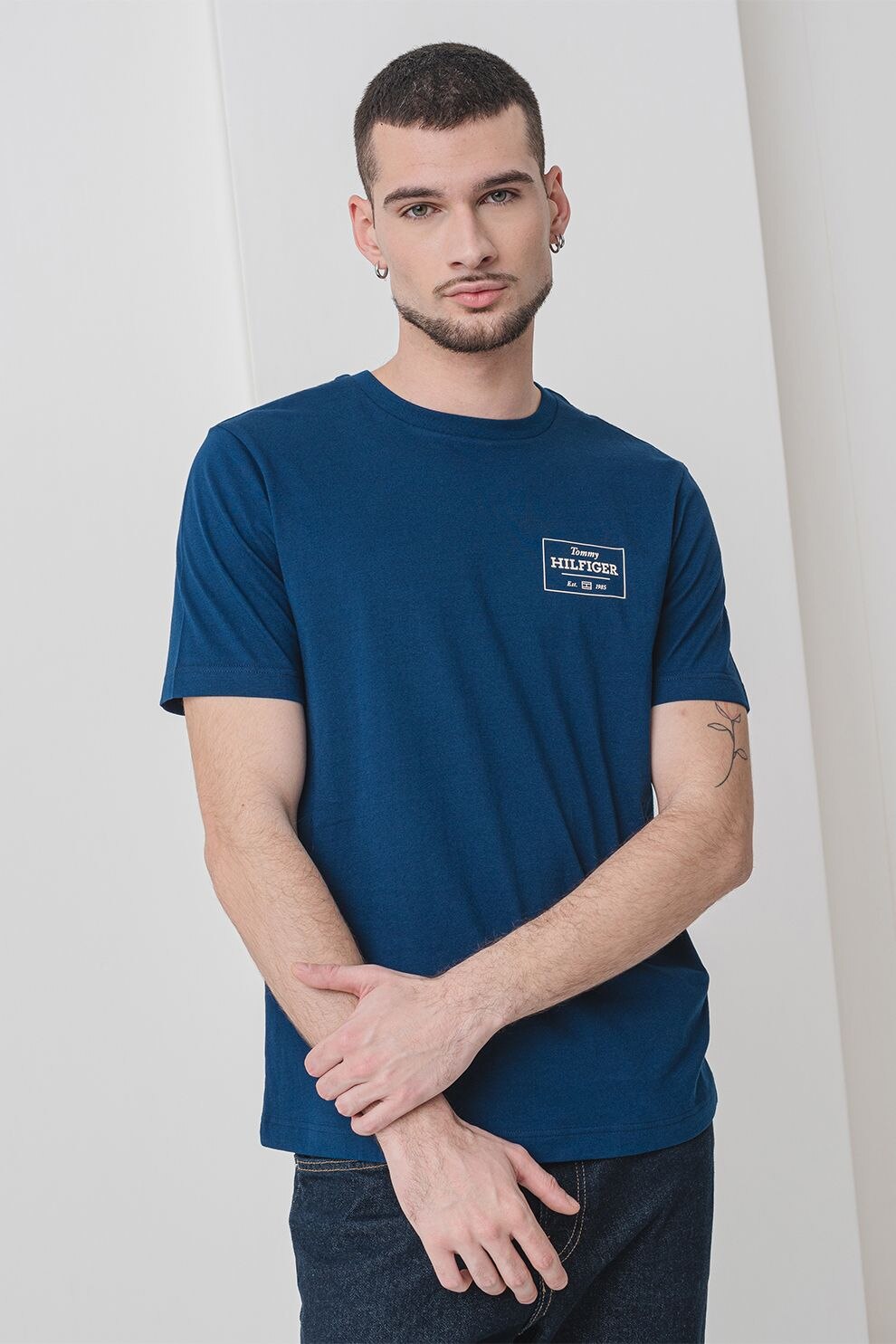 Tommy Hilfiger,Tricou cu decolteu la baza gatului si logo, Alb fildes, Bleumarin, S