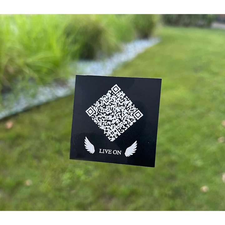 Placuta comemorativa QR Live On