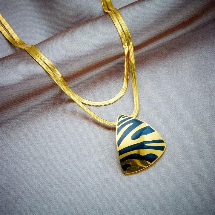 Colier auriu, din otel inoxidabil, cu pandantiv si animal print, suflat cu aur 18k, Thialvi C2