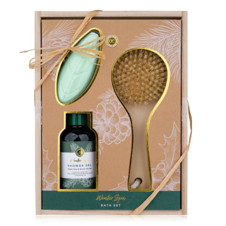Set de baie WINTER SPA Accentra - 150 ml gel de dus+27 g sapun+perie de baie - aroma de pin si fructe de padure - cutie de lemn cadou