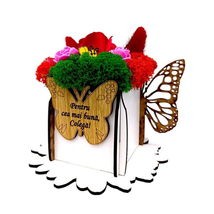 Cutie decorativa, cadou personalizat cu licheni stabilizati si trandafiri, fluture cu mesaj standard pentru "Cea mai buna Colega!", 7x7cm, alba
