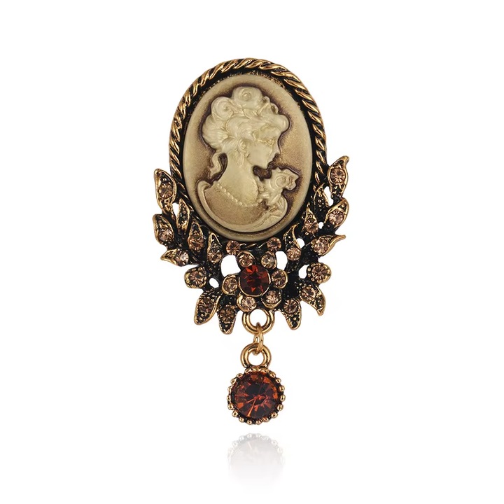 Martisor brosa camee aurie, model 10