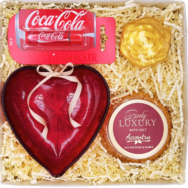 Подаръчен комплект Sparkles of Love – Балсам за устни, Coca Cola – Сол за вана, 250g – Бомба за вана, 50g – Керамична чиния 13x13cm - Подаръчна кутия 25x25cm