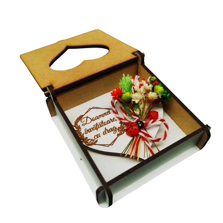Martisor personalizat pentru Doamna Invatatoare, magnet inima din lemn decorata cu flori naturale, cutie de lemn cu decupaj