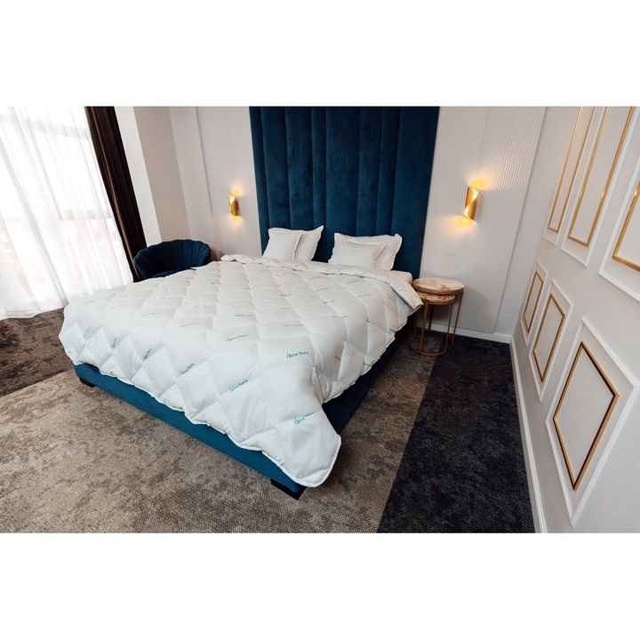 Aloe Vera téli antiallergén paplan AloeDream Coneltex, méretei 140x210 cm, téglalap alakú, fehér színű, antiallergén szilikonszálas töltelék, sűrűség 350 g/nm