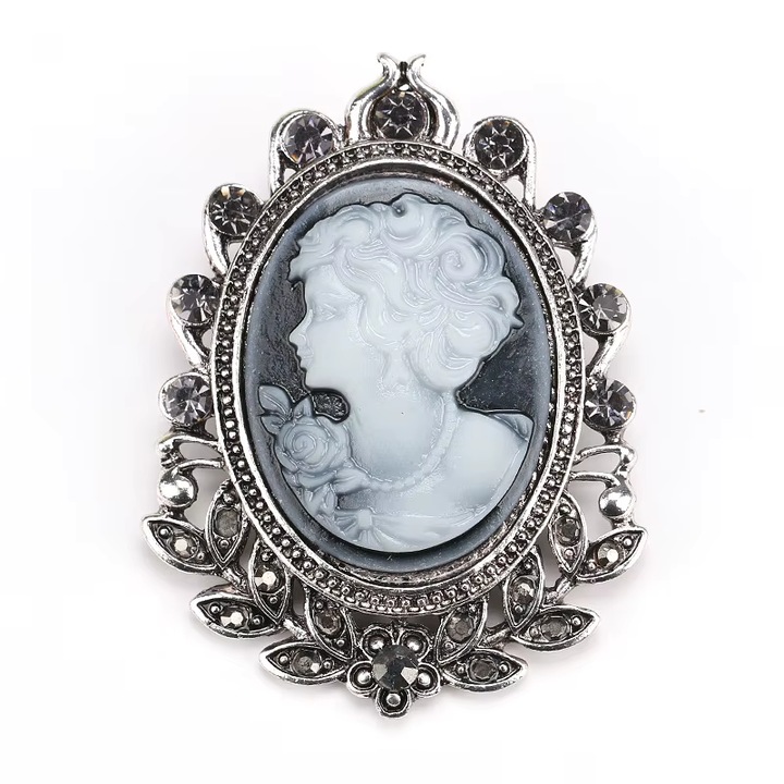 Martisor brosa camee argintie, model 20