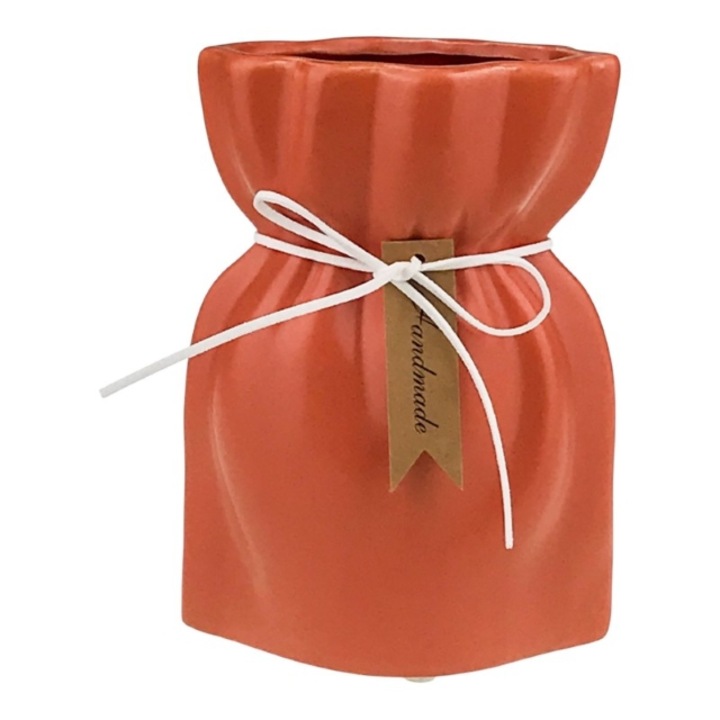 Vaza din ceramica in forma de sac, cu siret la mijloc.13X18 cm