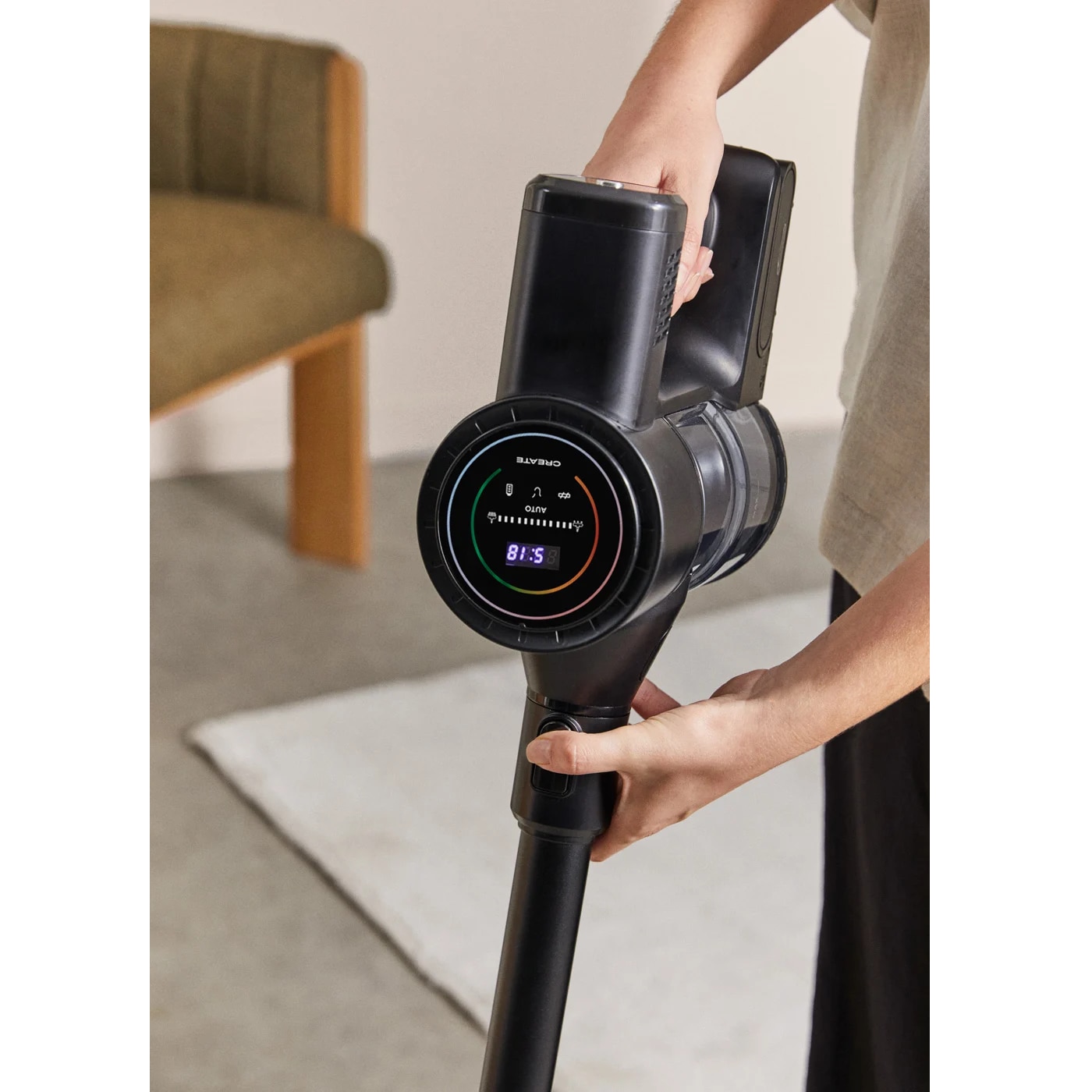 Aspirator vertical fara sac 2in1 CREATE, Cyclone Force Pro, fara fir, poate fi utilizat si ca aspirator de mana, elimina acarienii/plosnitele/parul de animale, filtru HEPA, 4 viteze, compatibil cu toate suprafetele, display digital, negru