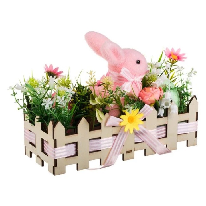 Compozitie decorativa de Paste cu iepuras roz, gard din lemn si flori, 25 cm