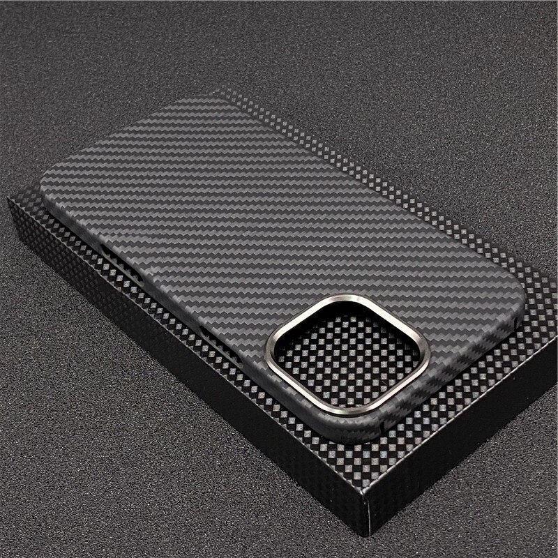 Pachet promo: Husa protectie din Kevlar compatibila cu iPhone 16 Pro, din Fibra de Carbon, Aramida, ultra slim, ultra rezistenta, compatibila incarcare magnetica, protectie camera, Negru, ISAG + Folie protectie din sticla, compatibila cu iPhone 16 Pro, cu lipici pe tot ecranul Full Glue, Case Friendly, ISAG