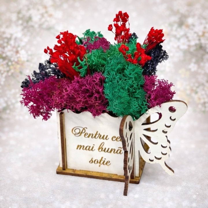 Aranjament floral Whiff, in cutie de lemn, cu personalizare serigrafica, licheni stabilizati si plante uscate, "Pentru cea mai buna sotie", Velve