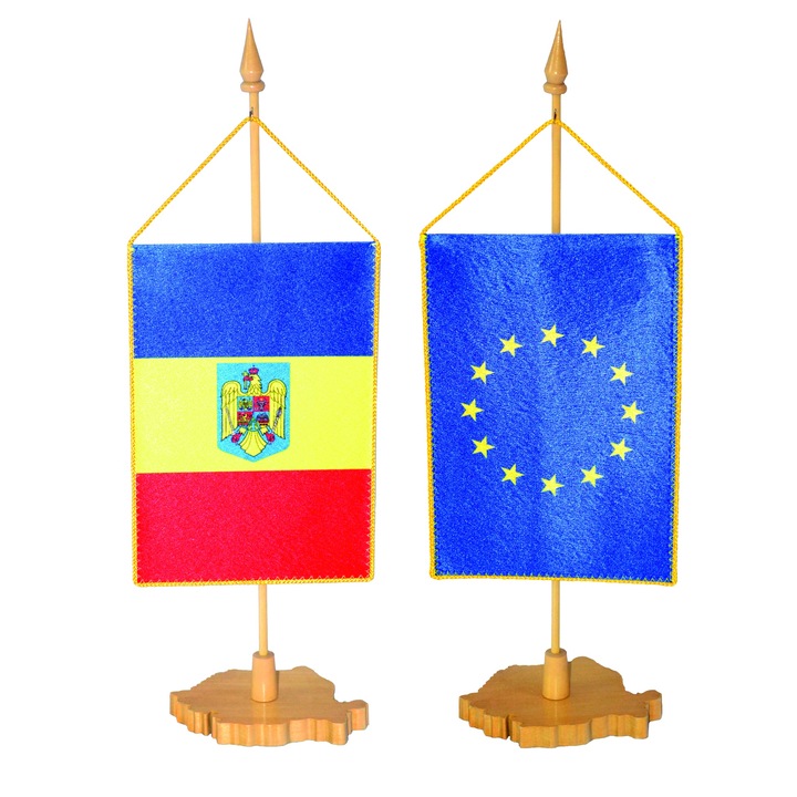 Set - fanion Romania + fanion UE + suport fanion lemn Harta Romaniei