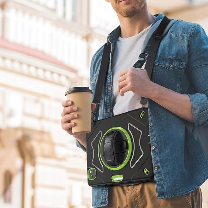 Husa pentru iPad Pro 11" 2021/2020, 3 straturi, suport rotativ, loc pentru stylus, neagra