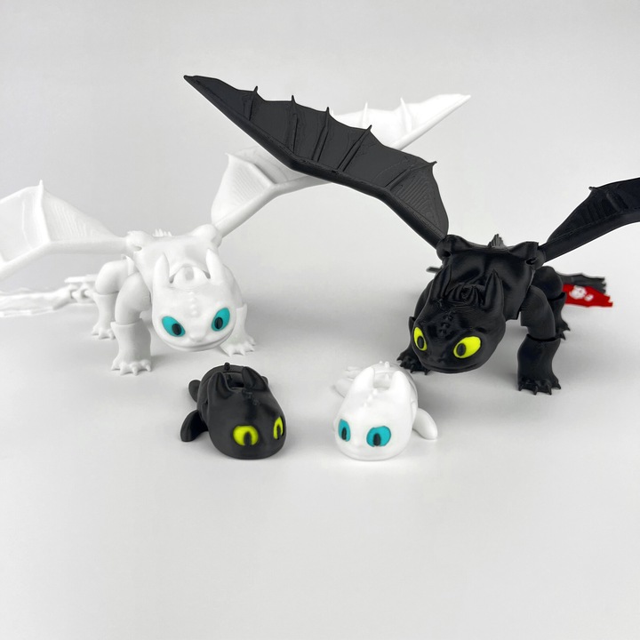 Комплект 3D фигурки Toothless & Light Fury Family – Как да си дресираш дракон, 22 см