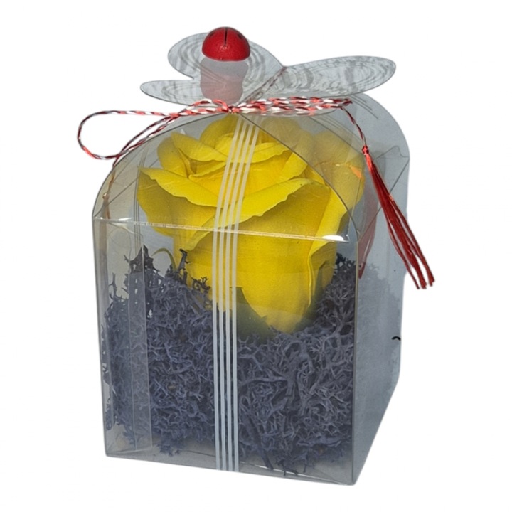 Trandafir galben din sapun pe pat de licheni – Cadou luminos pentru Martisor si ocazii speciale