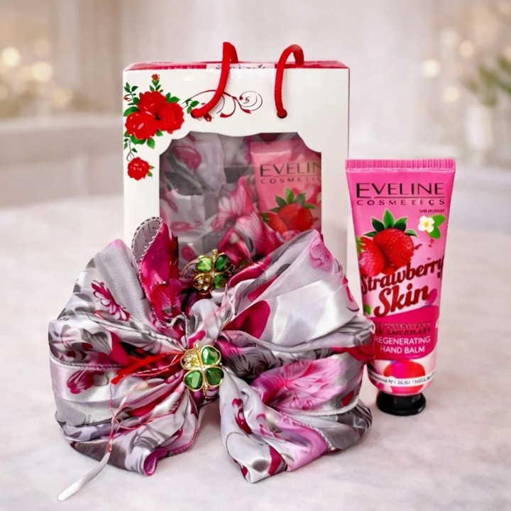 Pachet March, esarfa satinata, brosa trifoi cu patru foi, crema de maini Eveline, Roz, Velve