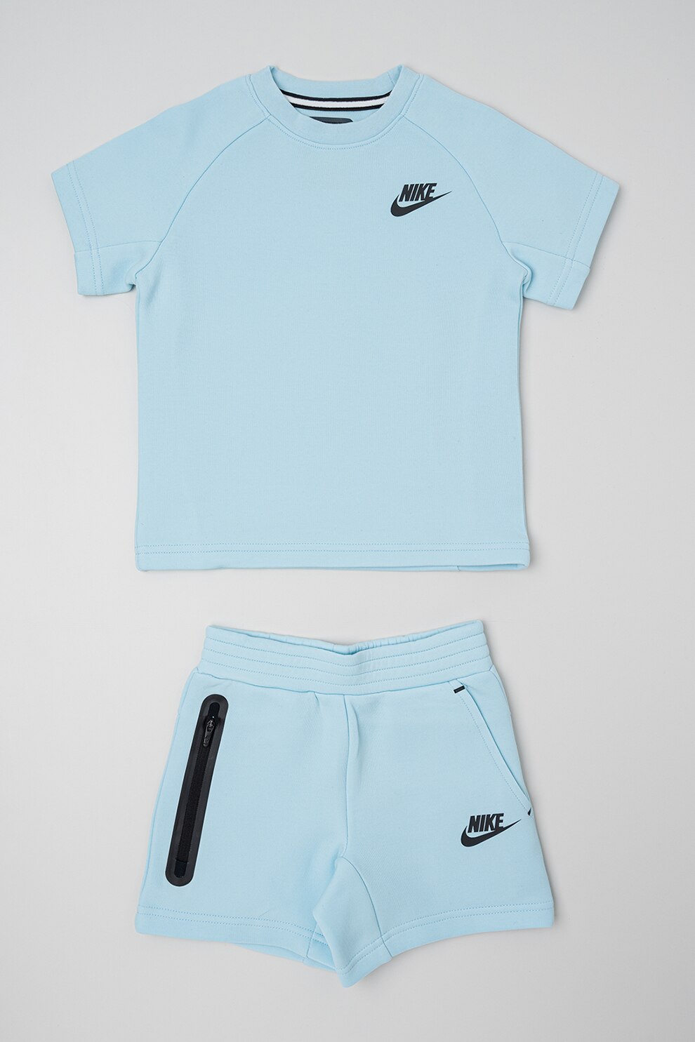 Nike, Set de tricou din amestec de bumbac si pantaloni scurti cu detalii logo, Albastru deschis, 116-122 CM
