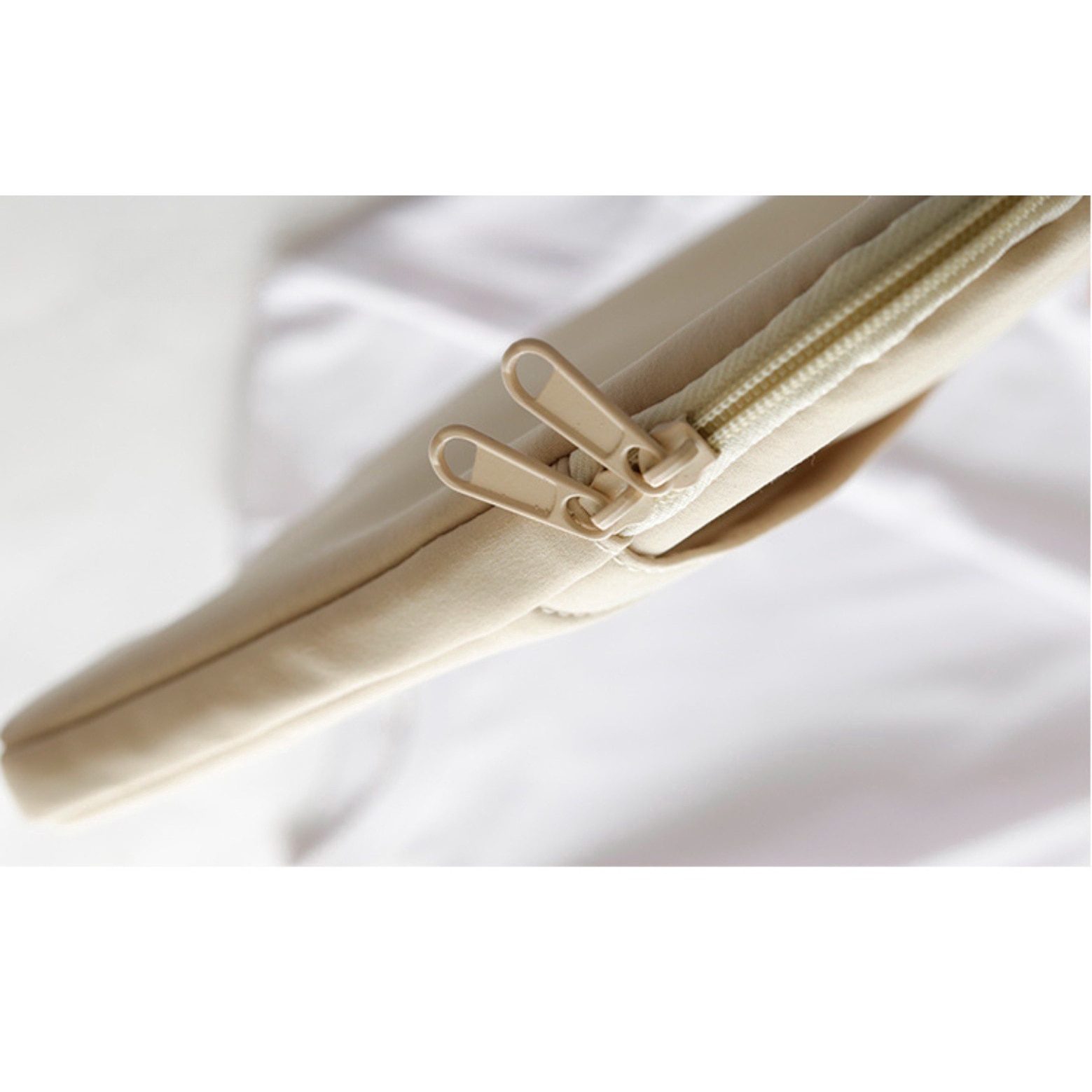 Geanta tableta 11 inch, impermeabila, capacitate mare, Nylon, captuseala moale, respirabila, impermeabila, rezistenta la uzura, antifurt, rezistent la cutremur, reducand sarcina, poate fi inchisa peste un umar, 28 × 20cm, roz