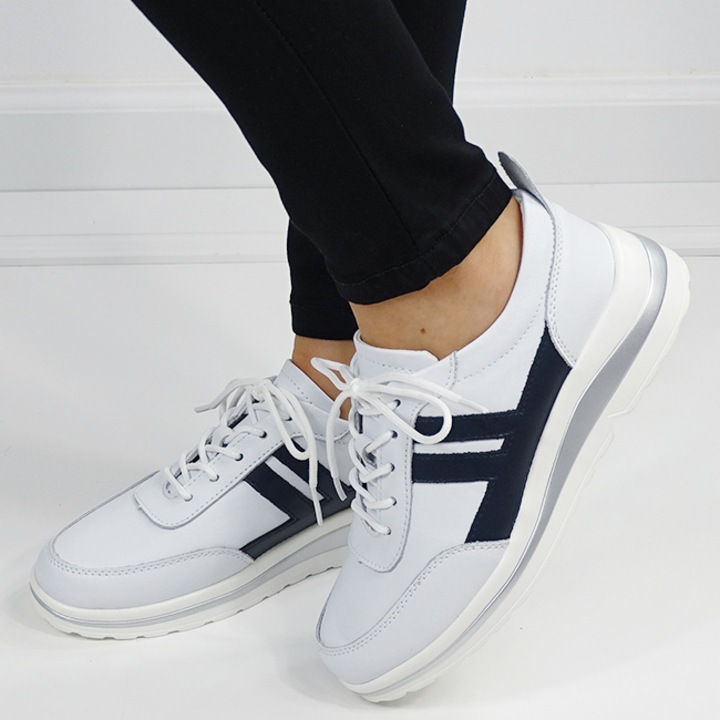 Бели и тъмно сини кецове от естествена кожа 5089 M2 16430, Бял/Тъмносин