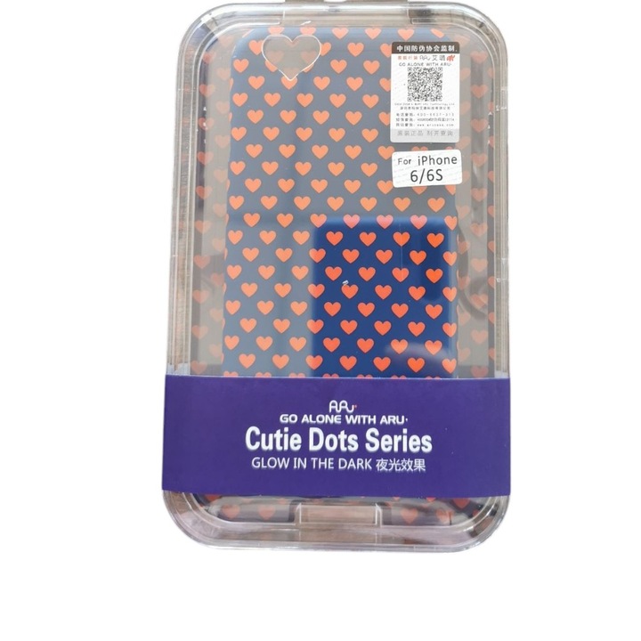 Husa Go Alone With Aru, Model Dots, Compatibila cu iPhone 6/6S, TPU, Fosforescenta, Cutie Dots Series, Negru/Inimi Rosii