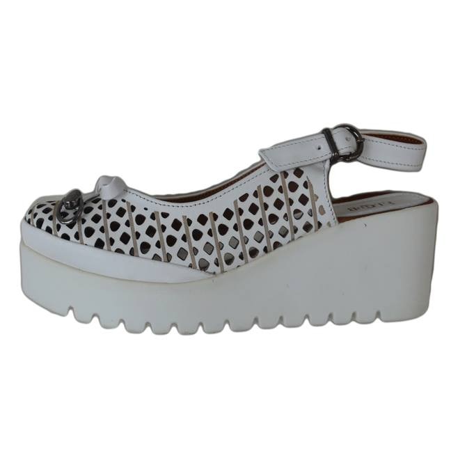 Sandale cu catarama si perforatii, D&J Exclusive, Alb