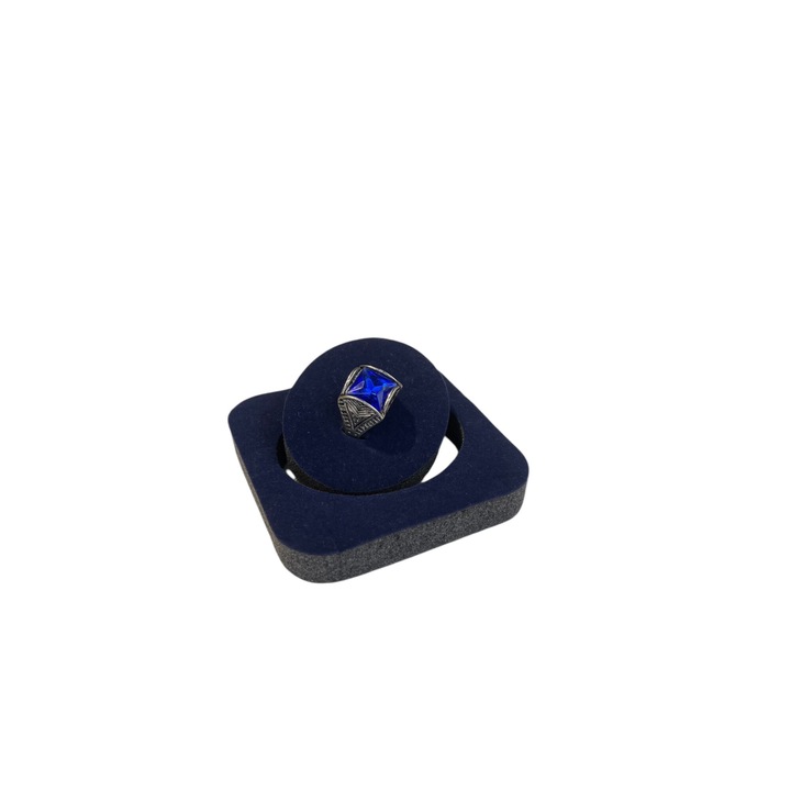 Inel cu piatra albastra patrata, argintiu