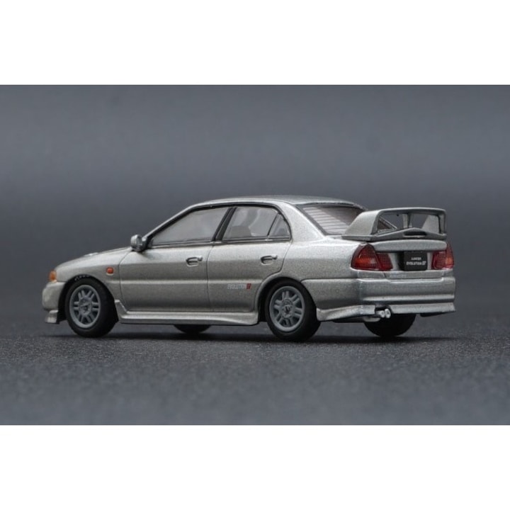 Mitsubishi Lancer Evolution IV, ezüst LHD, 1:64 BM Creations modellautó
