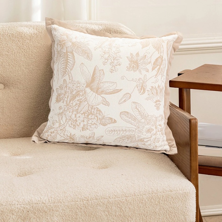 Декоративна възглавница, 45х45 см, модел Dream Garden, с невидим цип, бежов