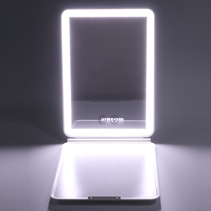 Fehér hordozható kozmetikai tükör, állítható világítással, kompakt méretekkel, beépített akkumulátorral