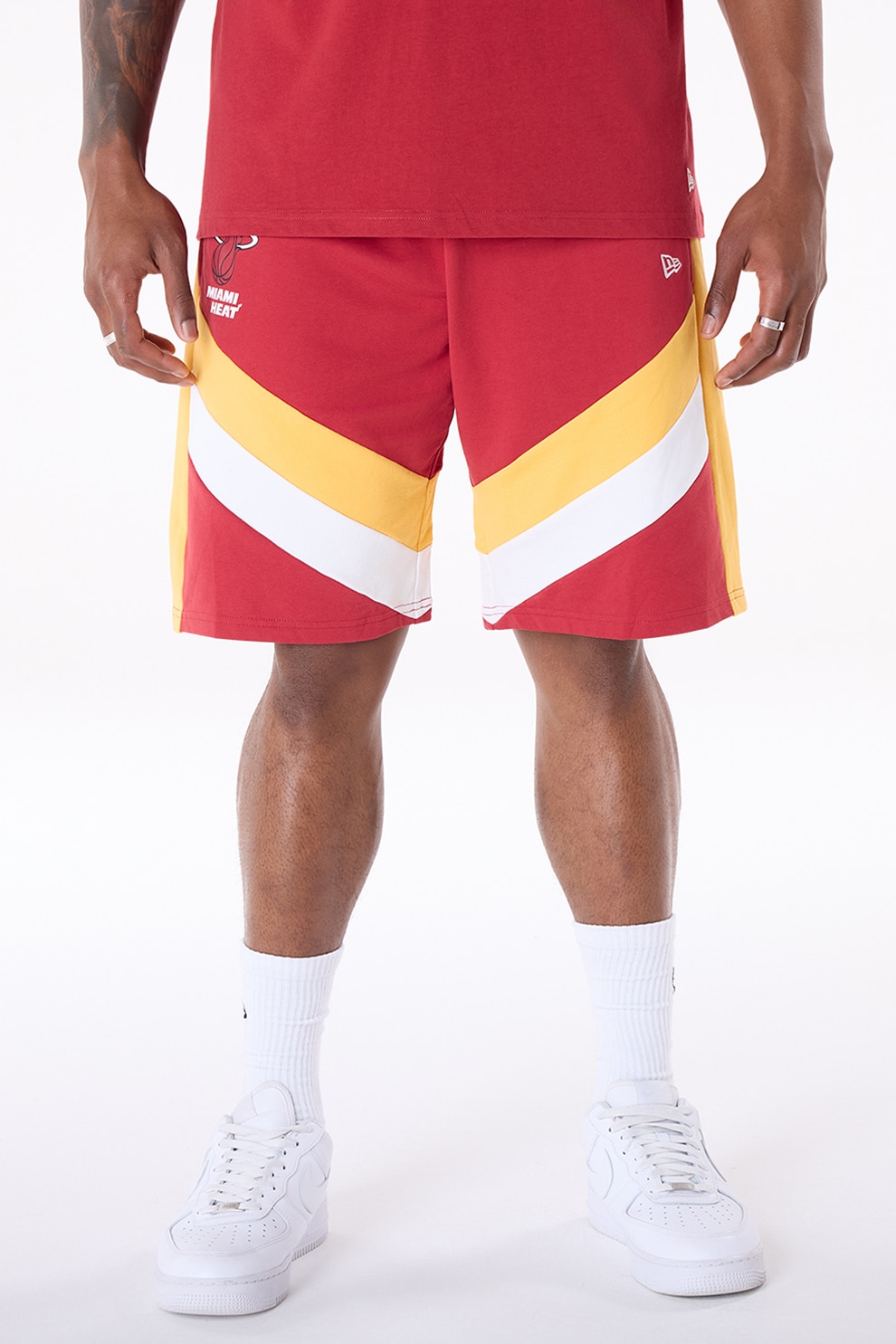 New Era, Pantaloni de trening scurti cu imprimeu Miami Heat, Alb, Galben, Rosu capsuna, S