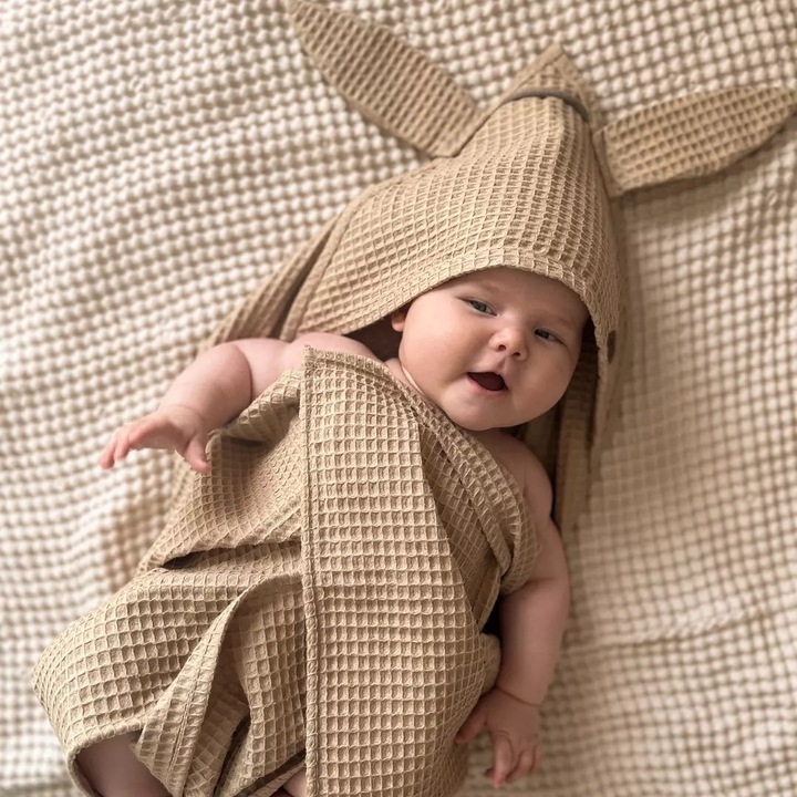 Prosop cu gluga Muminky, 100x100cm, bumbac, caramel, cu urechi de iepuras