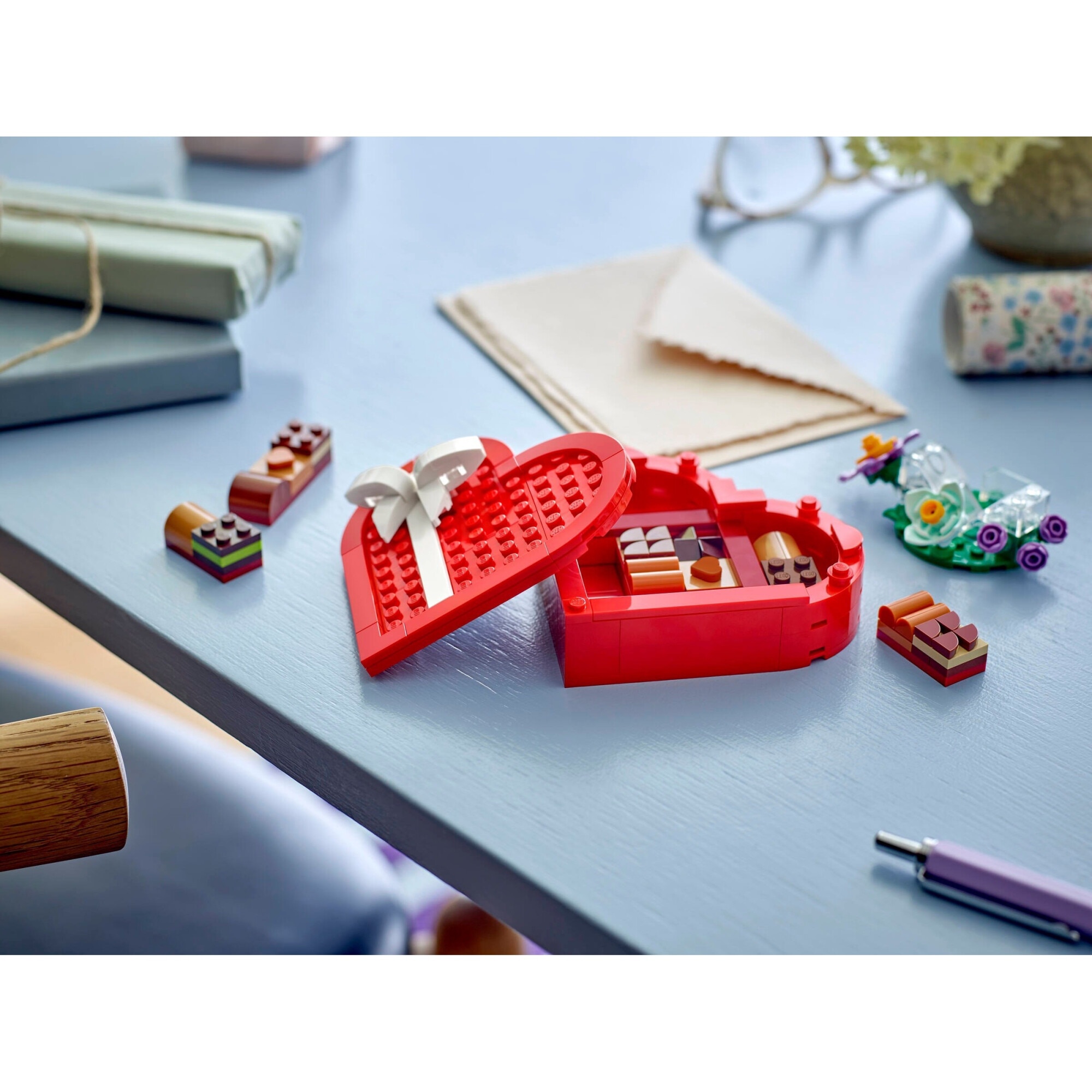 LEGO Seria de sarbatori: Cutie de Ziua Indragostitilor - eMAG.ro