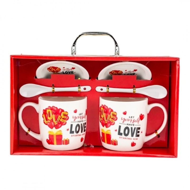 Set din ceramica format din doua cani cu capac si lingurite cu baloane in forma de inimi.29x17 cm m1