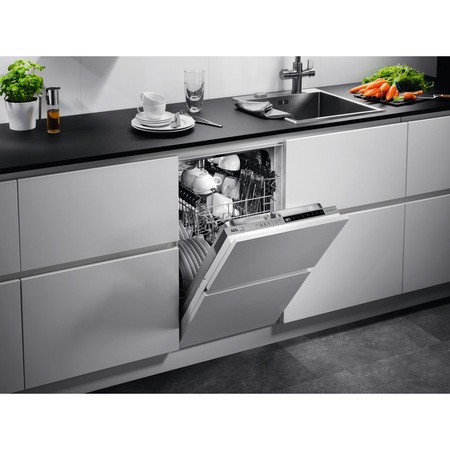 Masina de spalat vase incorporabila AEG FSE83400P, 9 seturi, 7 programe, Clasa A+++, Moto inverter, Afisaj digital, Time Beam, 45 cm