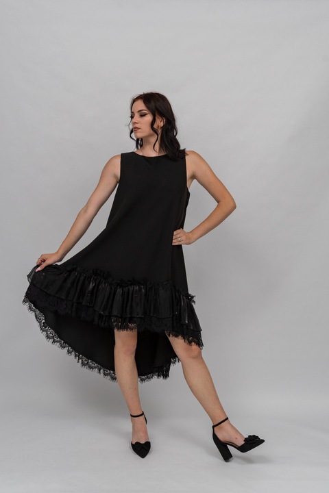 Черна дамска рокля с дантела