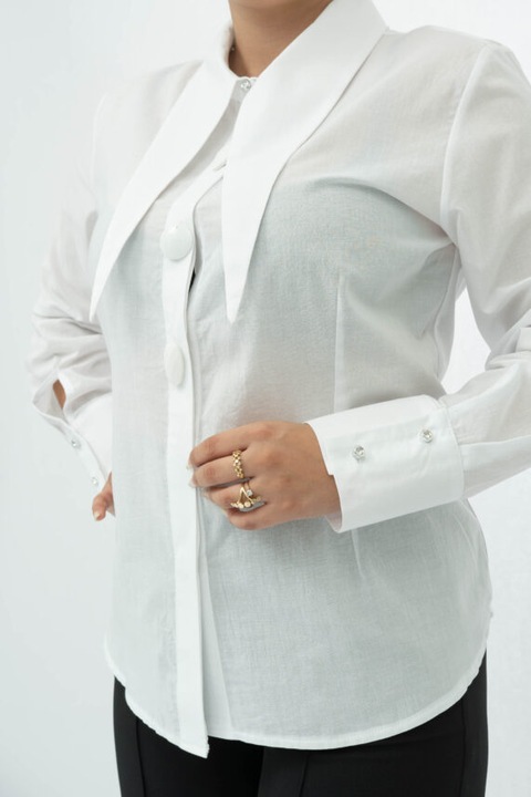 Елегантна бяла риза